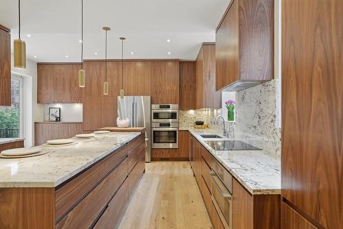 Cuisine - 17 Av. Melbourne, Westmount, QC - Indoor Photo Showing Kitchen With Upgraded Kitchen