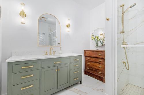 Salle de bains attenante à la CCP - 929 Rue De Château-D'Aix, Val-David, QC - Indoor Photo Showing Bathroom