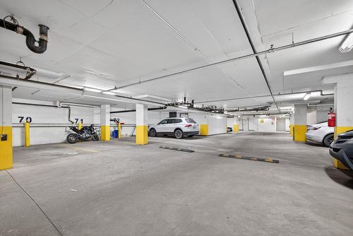 Garage - 816-1225 Rue Notre-Dame O., Montréal (Ville-Marie), QC - Indoor Photo Showing Garage