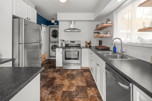7147 Wright Rd, Sooke, BC - Indoor Photo Showing Kitchen With Double Sink