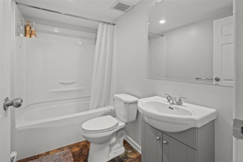 7147 Wright Rd, Sooke, BC - Indoor Photo Showing Bathroom