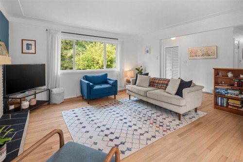 7147 Wright Rd, Sooke, BC - Indoor Photo Showing Living Room