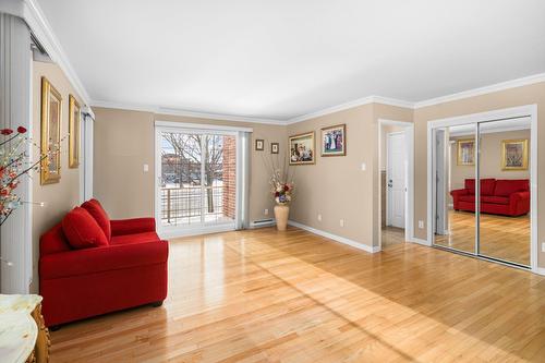 Salon - 273 Rue De Barcelone, Dollard-Des-Ormeaux, QC - Indoor