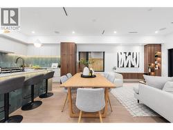 1 273 W 17TH AVENUE  Vancouver, BC V5Y 1Z9