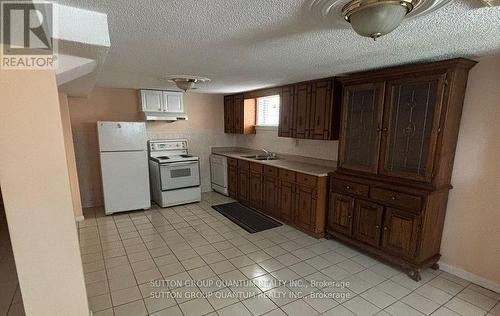 61 Forest Avenue, Mississauga, ON - Indoor Photo Showing Kitchen With Double Sink