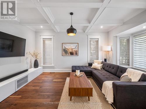 26 Puckeridge Crescent, Toronto, ON - Indoor Photo Showing Living Room