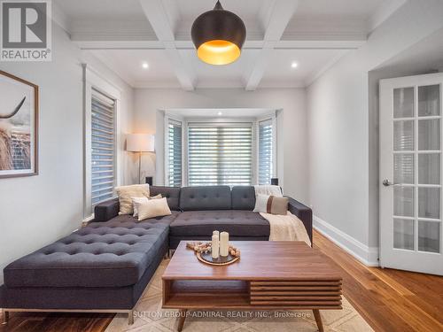 26 Puckeridge Crescent, Toronto, ON - Indoor Photo Showing Living Room