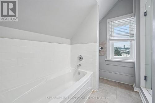 70 George Street, Waterloo, ON - Indoor Photo Showing Bathroom