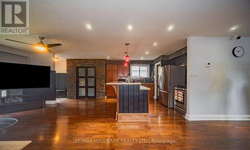 4 Devins Drive, Aurora, ON - Indoor