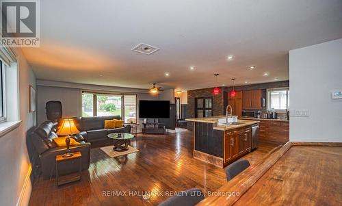 4 Devins Drive, Aurora, ON - Indoor