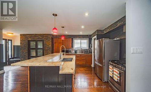 4 Devins Drive, Aurora, ON - Indoor Photo Showing Kitchen With Stainless Steel Kitchen With Double Sink With Upgraded Kitchen