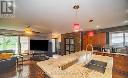 4 Devins Drive, Aurora, ON - Indoor