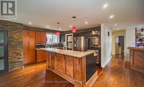 4 Devins Drive, Aurora, ON - Indoor Photo Showing Kitchen With Upgraded Kitchen