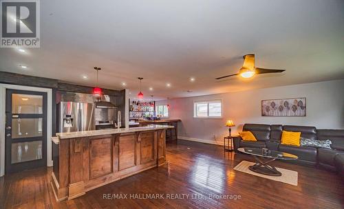 4 Devins Drive, Aurora, ON - Indoor