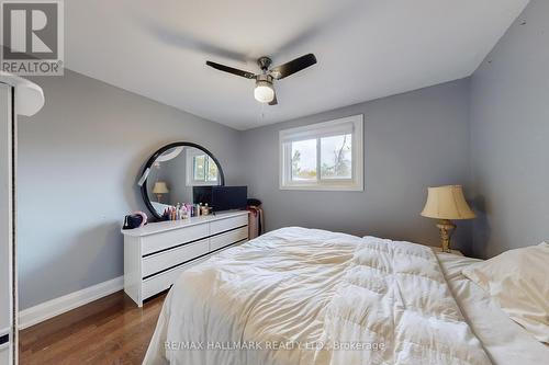 4 Devins Drive, Aurora, ON - Indoor Photo Showing Bedroom