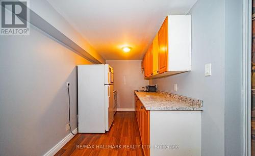 4 Devins Drive, Aurora, ON - Indoor Photo Showing Kitchen