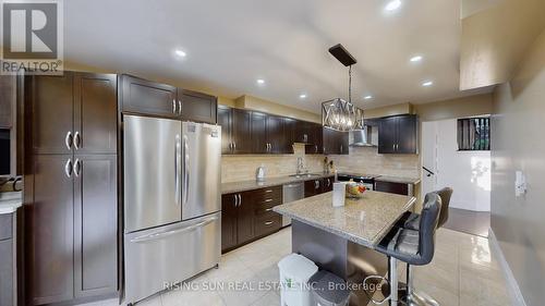 20 Bramoak Crescent, Brampton, ON - Indoor Photo Showing Kitchen With Upgraded Kitchen