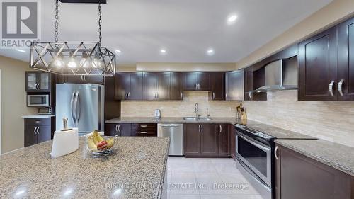 20 Bramoak Crescent, Brampton, ON - Indoor Photo Showing Kitchen With Upgraded Kitchen