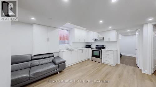 20 Bramoak Crescent, Brampton, ON - Indoor Photo Showing Kitchen