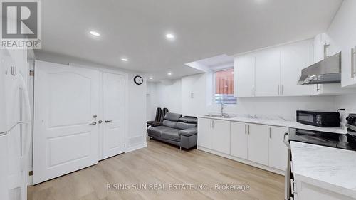 20 Bramoak Crescent, Brampton, ON - Indoor Photo Showing Kitchen With Double Sink