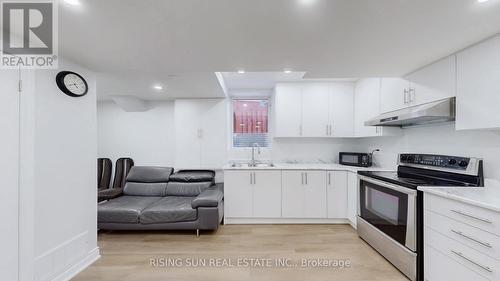 20 Bramoak Crescent, Brampton, ON - Indoor Photo Showing Kitchen