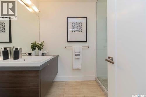 1315A 11Th Street E, Saskatoon, SK - Indoor Photo Showing Bathroom