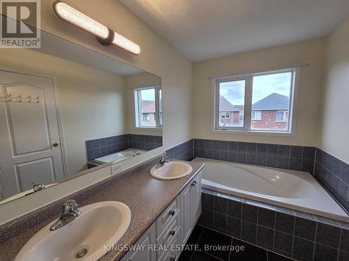 4859 Marble Arch Mews, Mississauga, ON - Indoor Photo Showing Bathroom