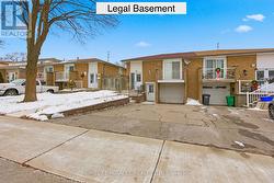 3684 ELLENGALE DRIVE  Mississauga, ON L5C 1Z7