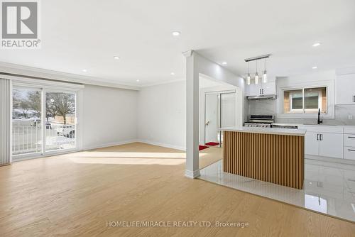 3684 Ellengale Drive, Mississauga, ON - Indoor Photo Showing Kitchen