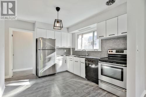 275 Southwood Drive, Hamilton, ON - Indoor Photo Showing Kitchen
