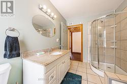 Main Floor 4 Piece Bath - 