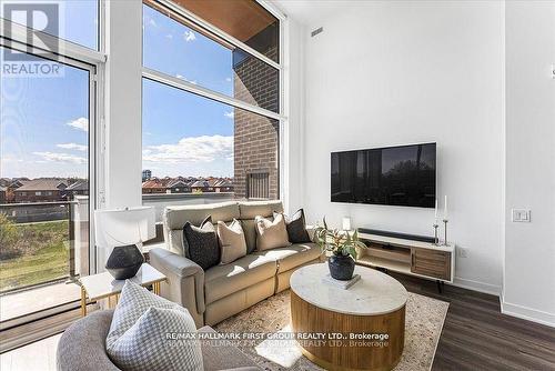 409 - 385 Arctic Red Drive, Oshawa (Windfields), ON - Indoor Photo Showing Living Room