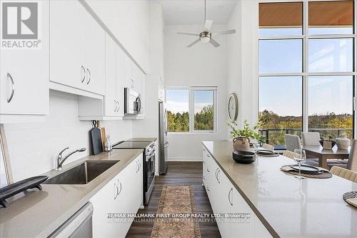 409 - 385 Arctic Red Drive, Oshawa (Windfields), ON - Indoor Photo Showing Kitchen With Upgraded Kitchen
