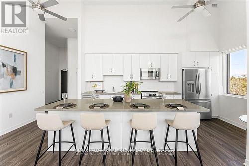 409 - 385 Arctic Red Drive, Oshawa (Windfields), ON - Indoor Photo Showing Kitchen With Upgraded Kitchen