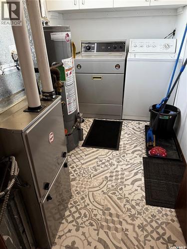 520 Bray Street E, Swift Current, SK - Indoor Photo Showing Laundry Room