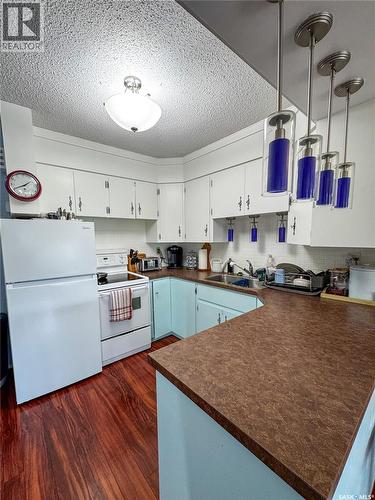 520 Bray Street E, Swift Current, SK - Indoor Photo Showing Kitchen With Double Sink