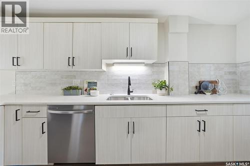 622 31St Street W, Saskatoon, SK - Indoor Photo Showing Kitchen With Double Sink