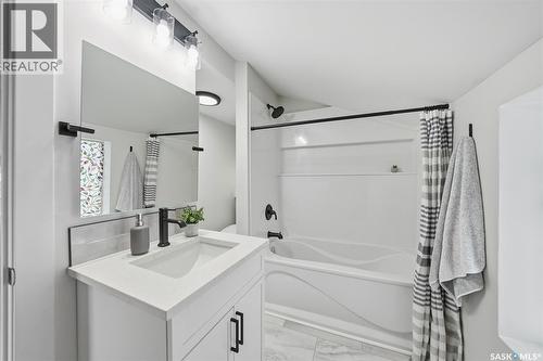 622 31St Street W, Saskatoon, SK - Indoor Photo Showing Bathroom