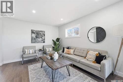 622 31St Street W, Saskatoon, SK - Indoor Photo Showing Living Room