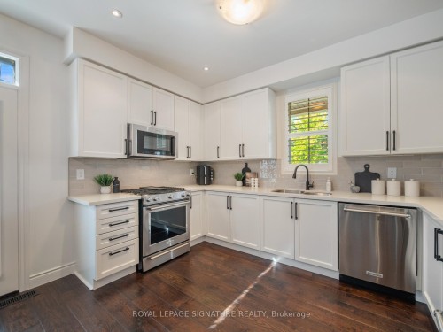 2 Denbury Court, Whitby, ON - Indoor Photo Showing Kitchen