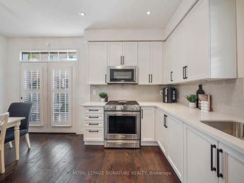2 Denbury Court, Whitby, ON - Indoor Photo Showing Kitchen