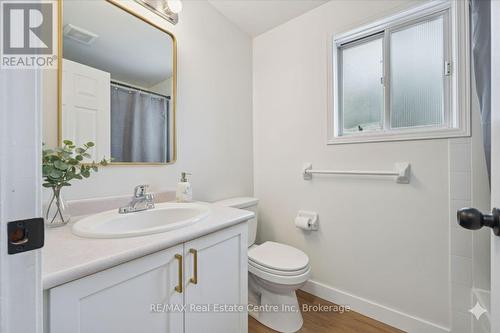 Virtually staged - may not be exactly as appears - 896 Elgin Street N, Cambridge, ON - Indoor Photo Showing Bathroom