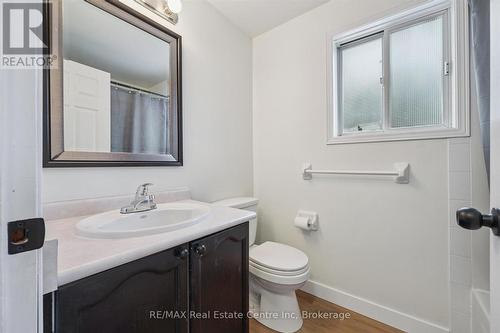 896 Elgin Street N, Cambridge, ON - Indoor Photo Showing Bathroom