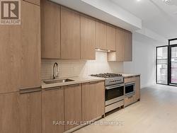 505 - 160 KINGSWAY CRESCENT  Toronto, ON M8X 2R2