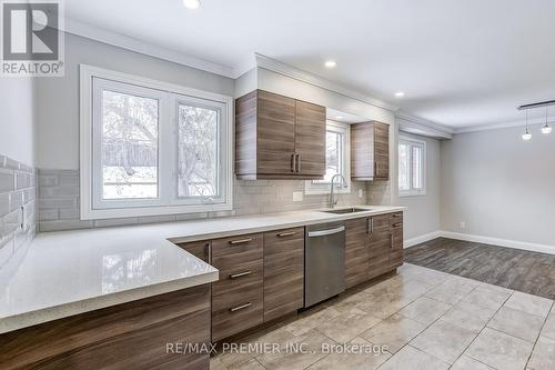 2395 Benedet Drive, Mississauga, ON - Indoor Photo Showing Kitchen