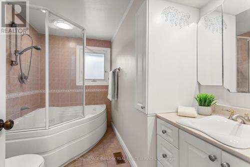581 Braemore Road, Burlington, ON - Indoor Photo Showing Bathroom