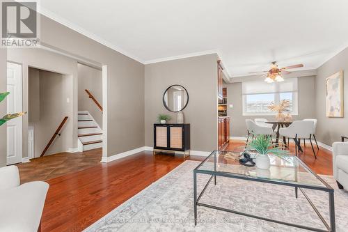 581 Braemore Road, Burlington, ON - Indoor Photo Showing Living Room