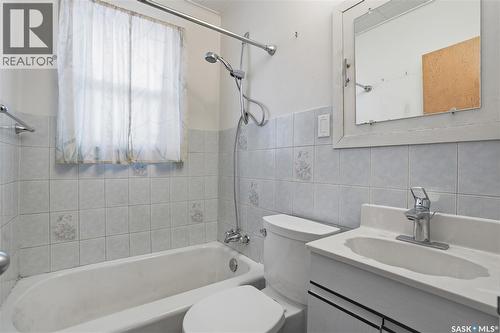 4708 4Th Avenue, Regina, SK - Indoor Photo Showing Bathroom