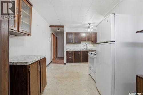 4708 4Th Avenue, Regina, SK - Indoor Photo Showing Kitchen