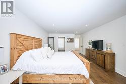 Primary Bedroom w/walk-in closet & ensuite bath - 